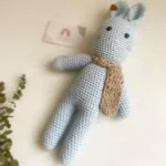 ⁦دمية أرنب زرقاء للأولاد⁩ - الصورة ⁦2⁩