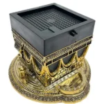 Modèle de la sainte Kaaba avec le sanctuaire de Sayyiduna Ibrahim et la pierre de Sayyiduna Ismail (que la paix soit avec eux) – Image 3