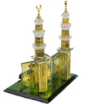 Un modèle en verre de la mosquée du Prophète avec le nom du Prophète Muhammad (que la paix soit avec lui). – Image 4