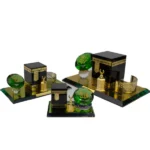 خانہ کعبہ کا شیشے کا نمونہ، ہمارے آقا ابراہیم کا مزار، ہمارے آقا اسماعیل علیہ السلام کا پتھر، اور خدا تعالیٰ کا نام