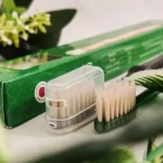 ⁦فرشاة مسواك الذكية الكلاسيكية للبالغين شكل كلاسيكي شفاف (اخضر)⁩ - الصورة ⁦6⁩