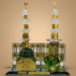 Model kaca Masjid Nabawi dengan nama Nabi Muhammad saw.