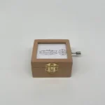 Kotak Musik Hari Yayasan (Kayu) - Gambar 2