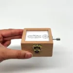 Kotak Musik Hari Yayasan (Kayu) - Gambar 3