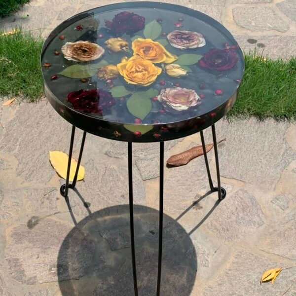Risen coffee table