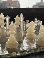 رنگوں اور سونے یا چاندی کے پتوں کے ساتھ رال شطرنج - Image 4