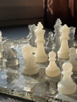 رنگوں اور سونے یا چاندی کے پتوں کے ساتھ رال شطرنج - Image 3