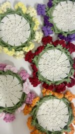 Dessous de verre au crochet avec motif de bouquet – Image 3