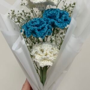 باقة ورد كروشية- بالأبيض والأزرق